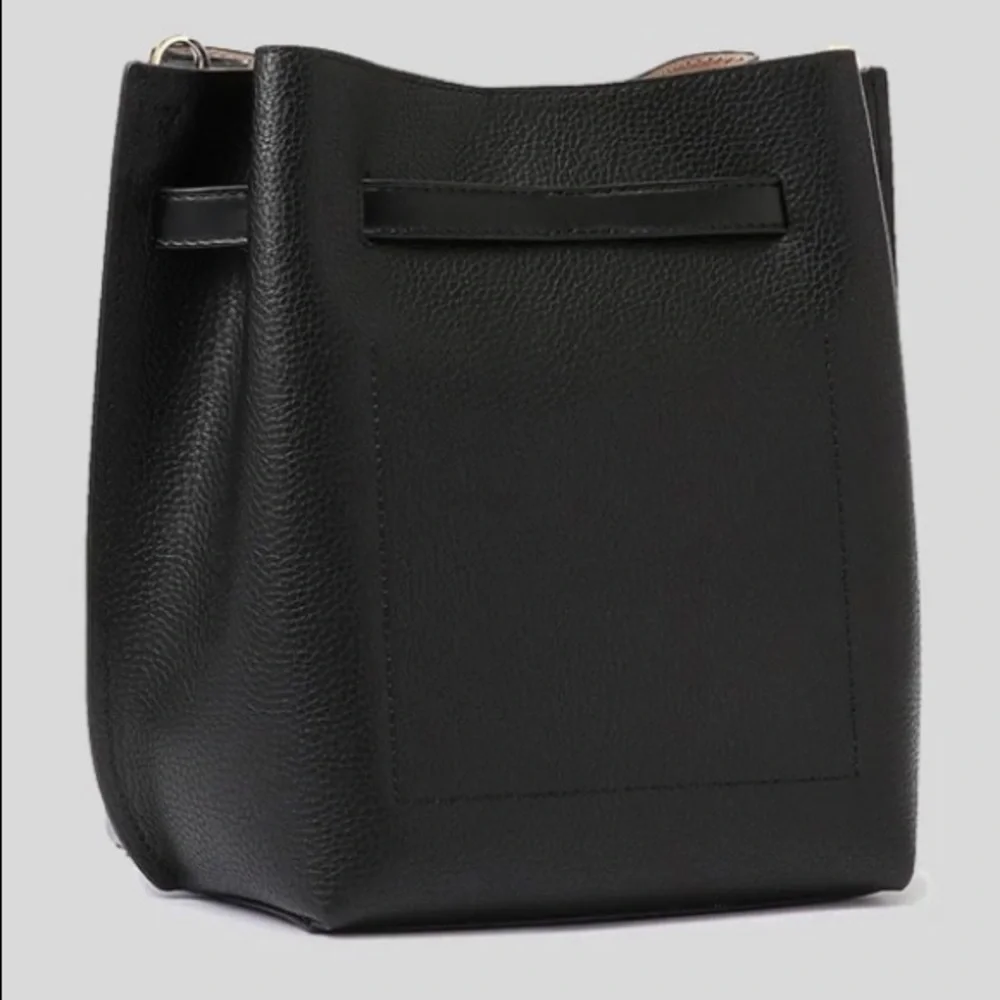 NWT Michael Kors Small Crossbody Bucket Bag - Picture 2 of 3